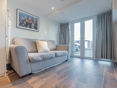 Flat Spains Hall Place in Basildon