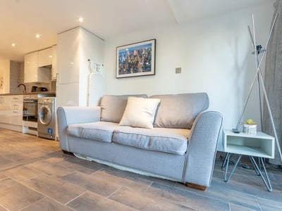 Flat Spains Hall Place in Basildon
