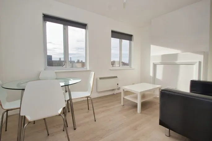 Flat Kingsbury Road in Greater London