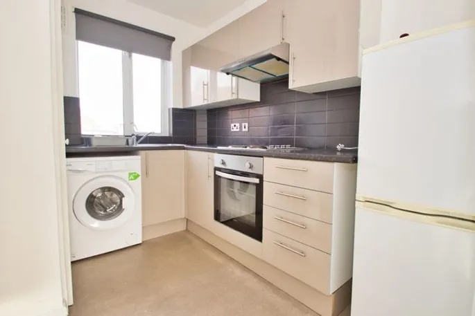 Flat Kingsbury Road in Greater London