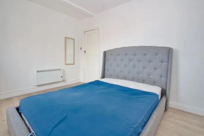 Flat Kingsbury Road in Greater London