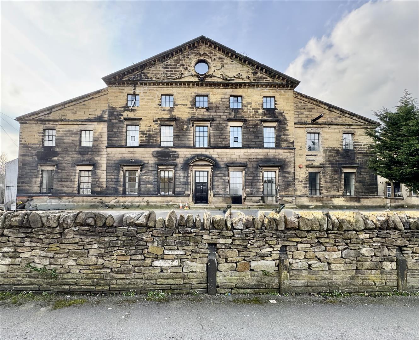 Flat Dowker Street in Kirklees