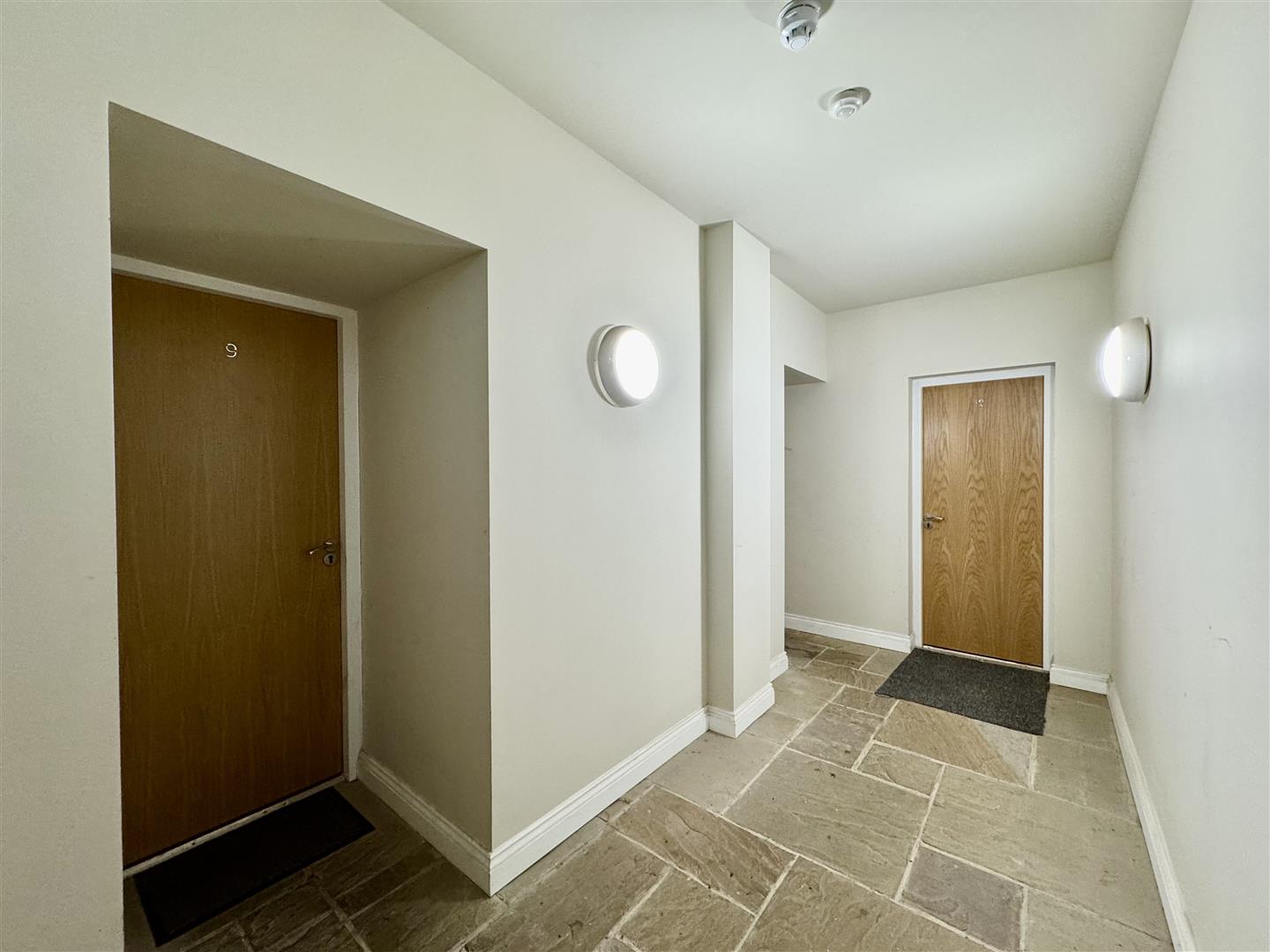 Flat Dowker Street in Kirklees