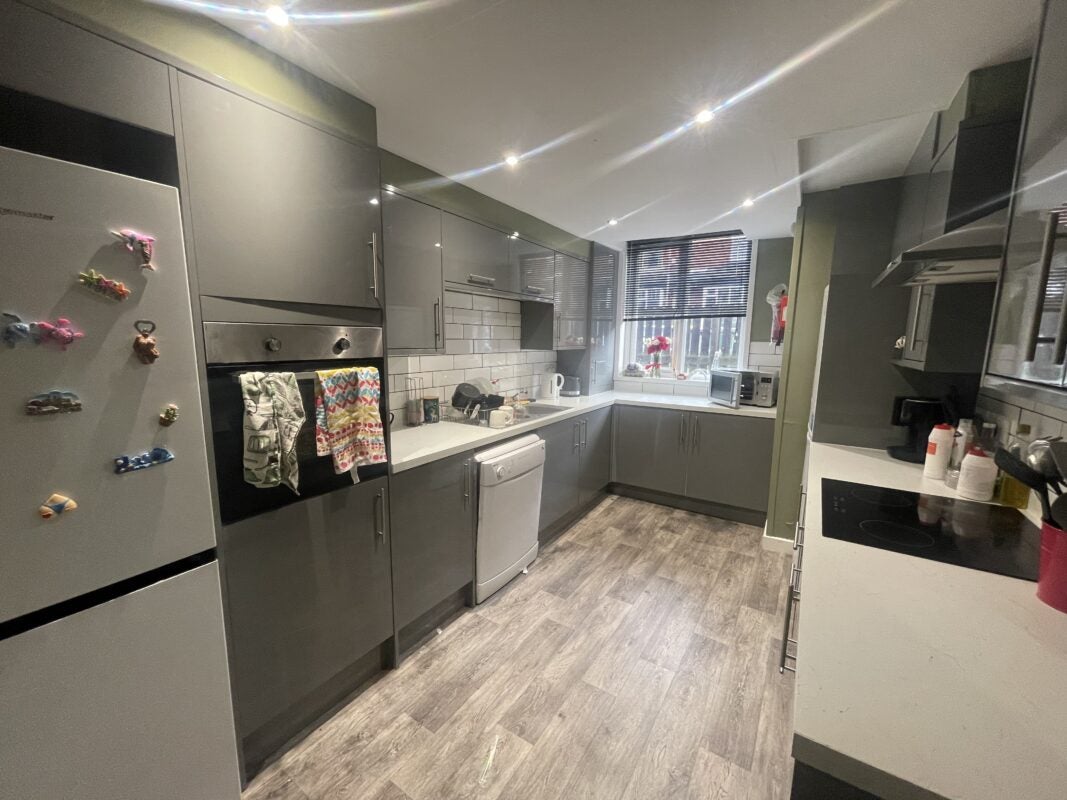 Flat Grimthorpe Terrace in Leeds