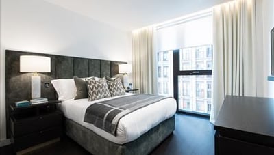 Flat Ponton Road in Greater London
