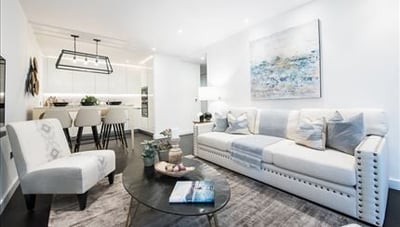 Flat Ponton Road in Greater London