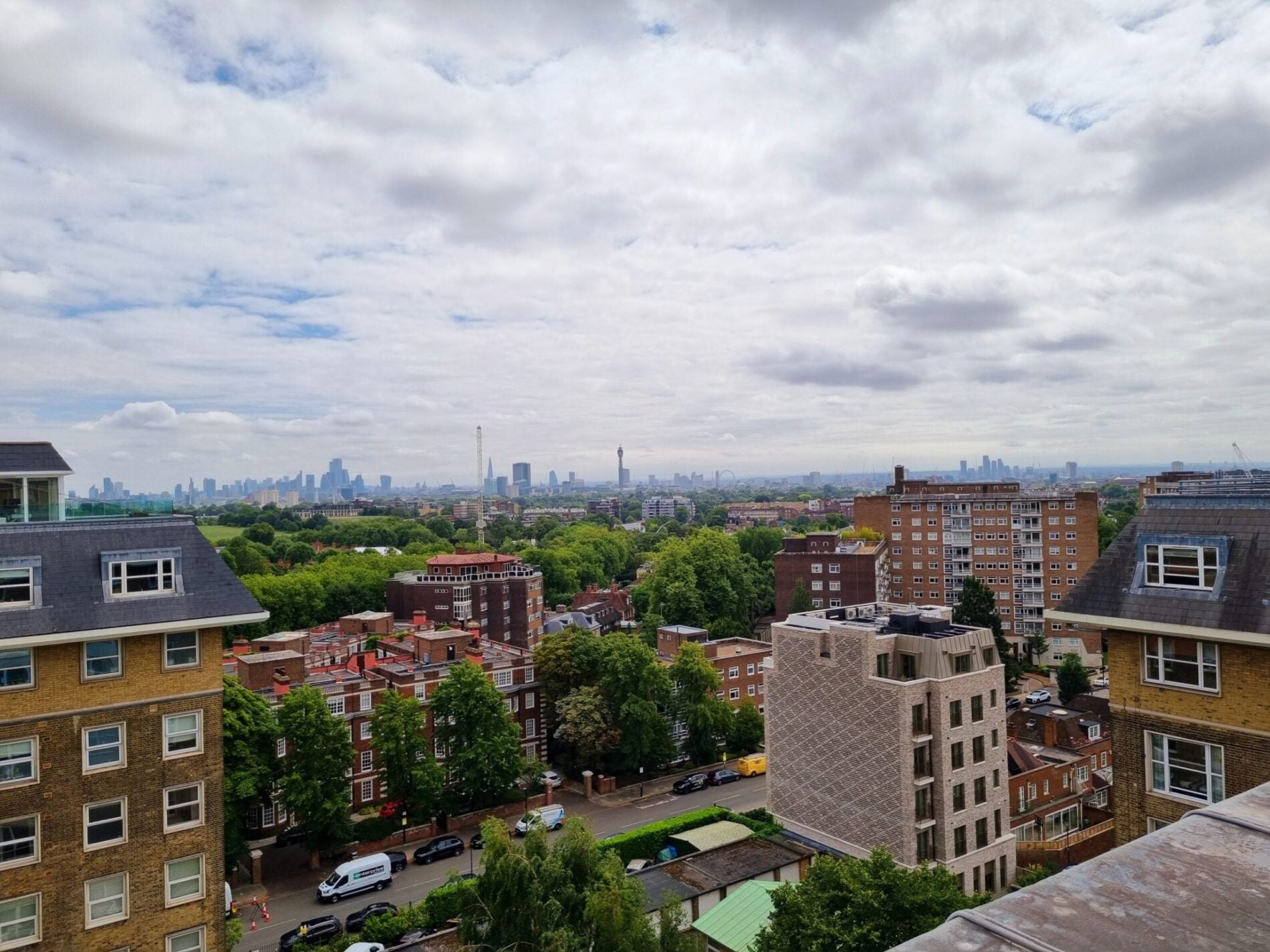Flat Finchley Road in Greater London