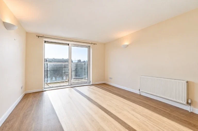 Flat Argyll Road in Greater London