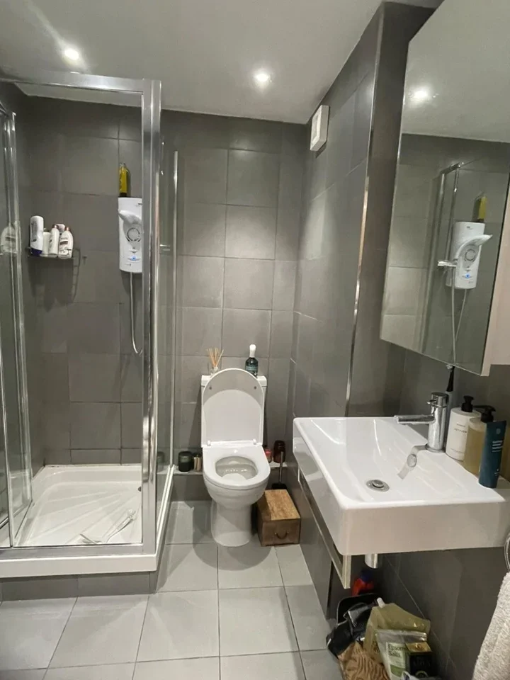 Room Simmons Drive in Greater London