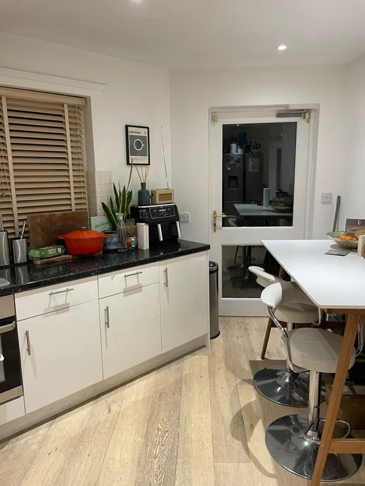 Room Simmons Drive in Greater London