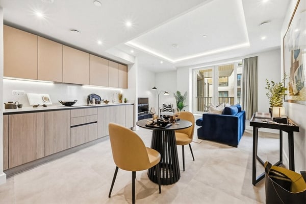Flat Ponton Road in Greater London