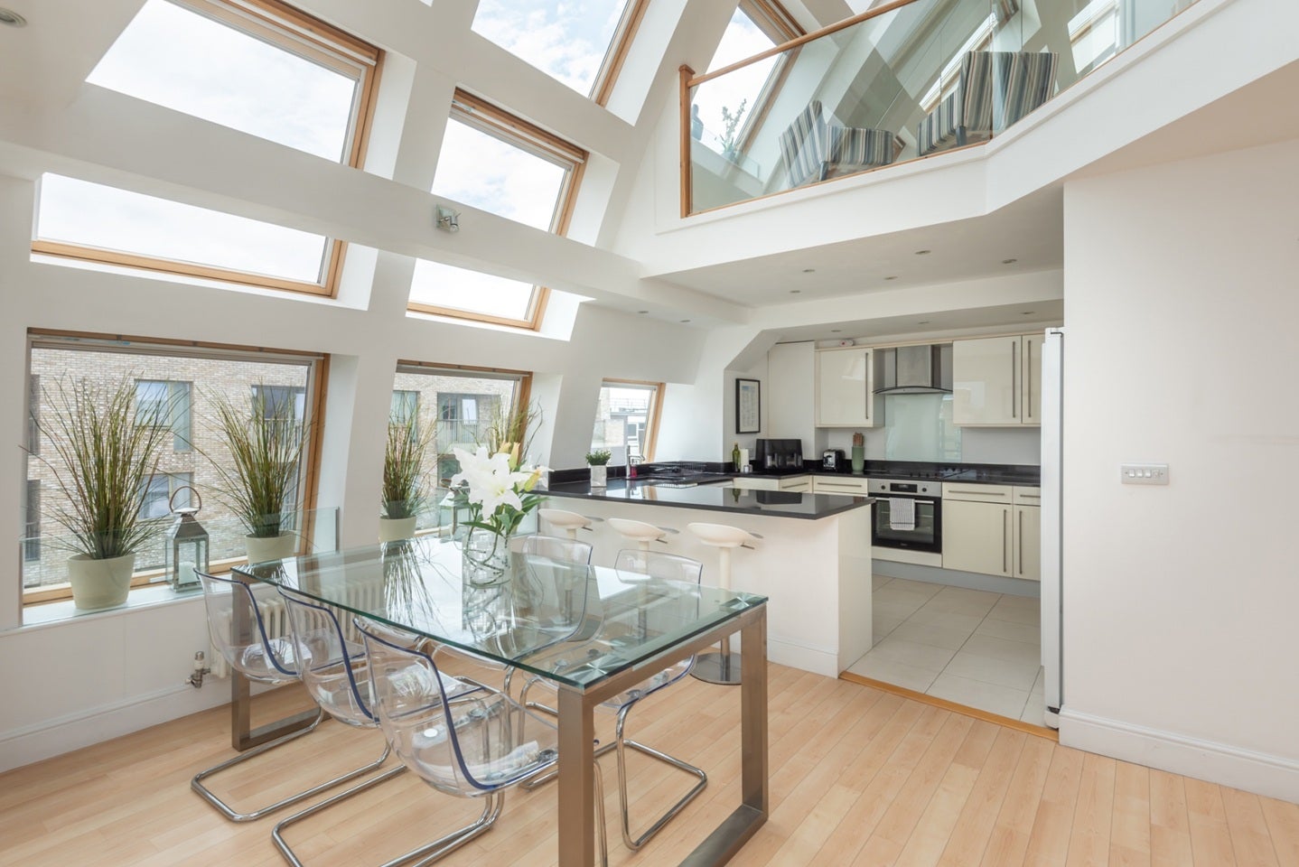 Flat Melfield Gardens in Greater London