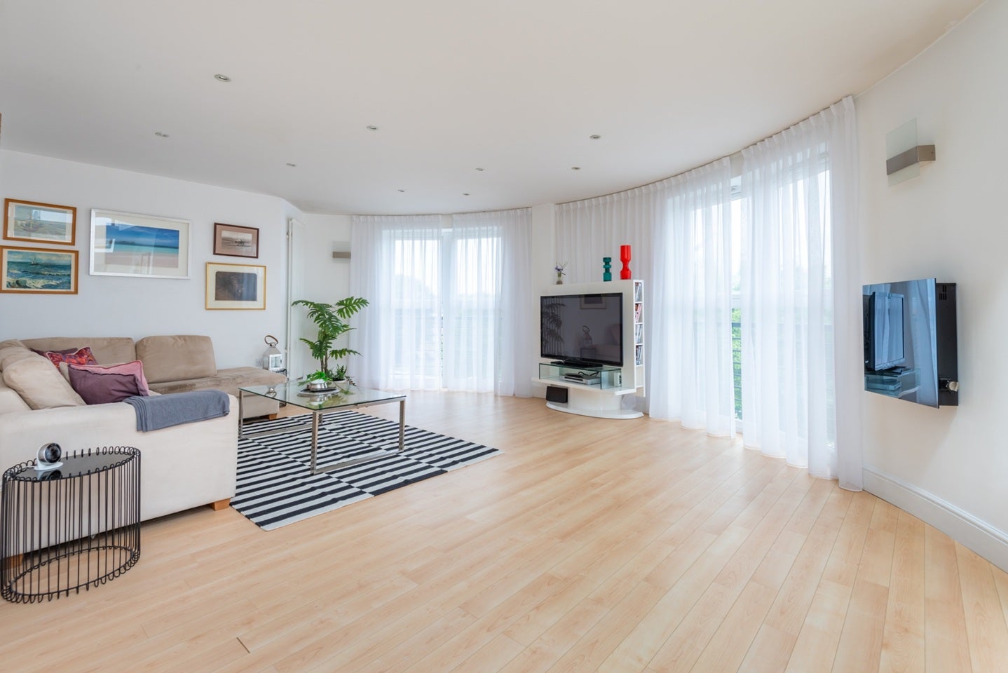Flat Melfield Gardens in Greater London