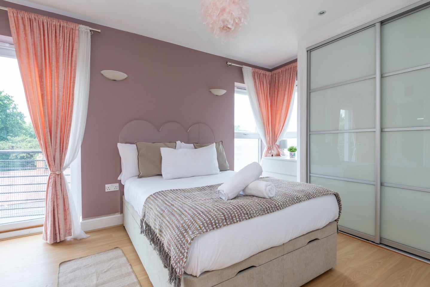Flat Melfield Gardens in Greater London