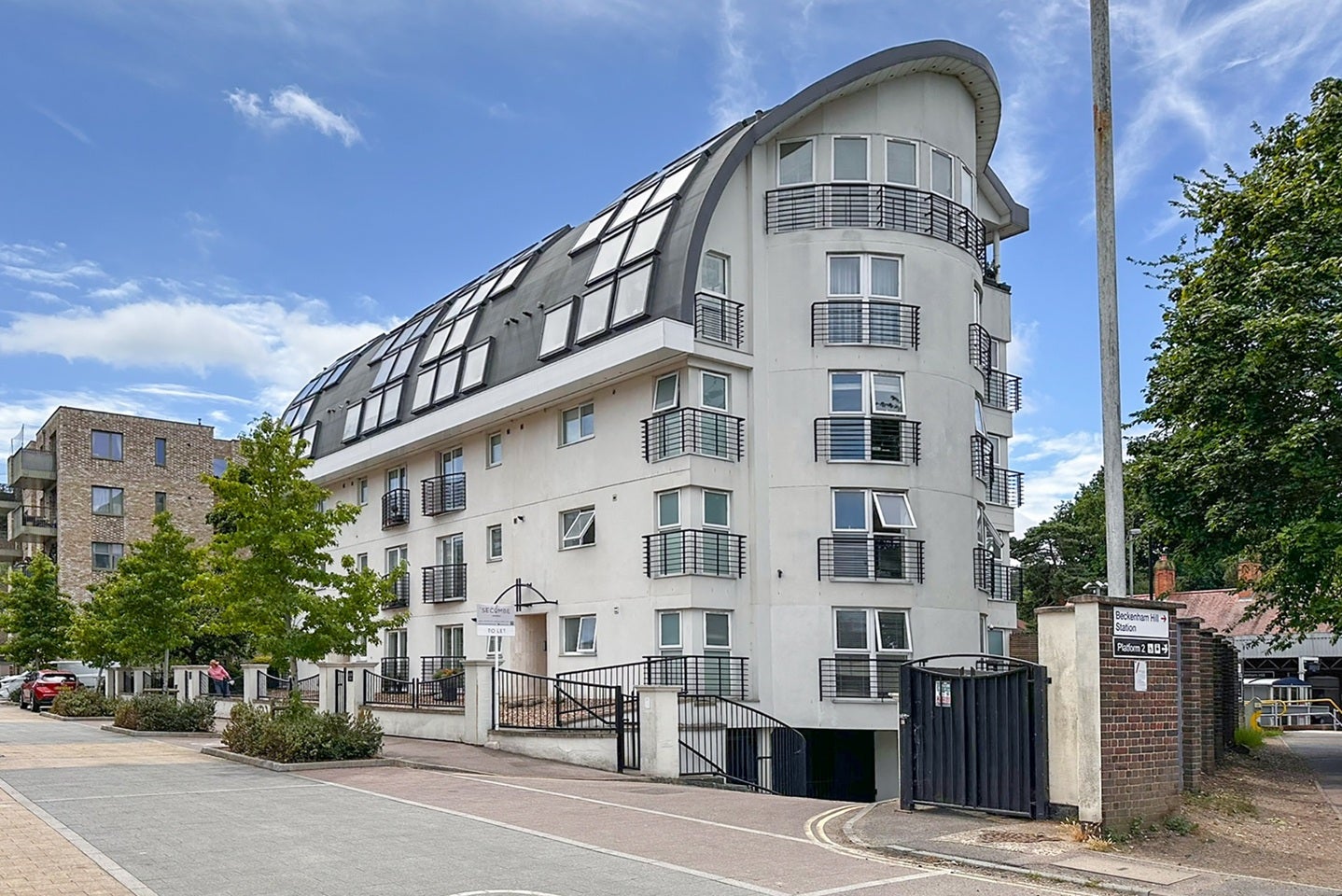 Flat Melfield Gardens in Greater London