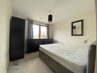 Flat Friern Barnet Road in Greater London