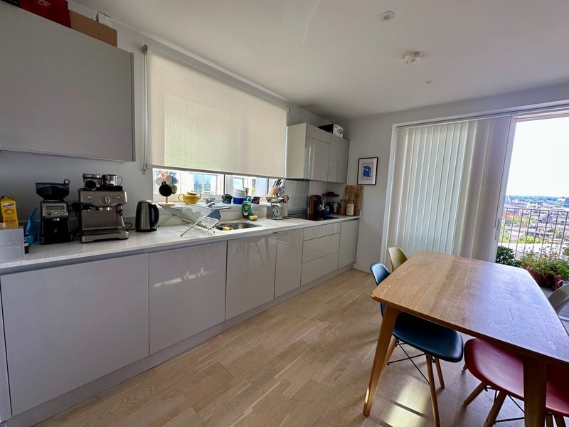 Flat Sayer Street in Greater London