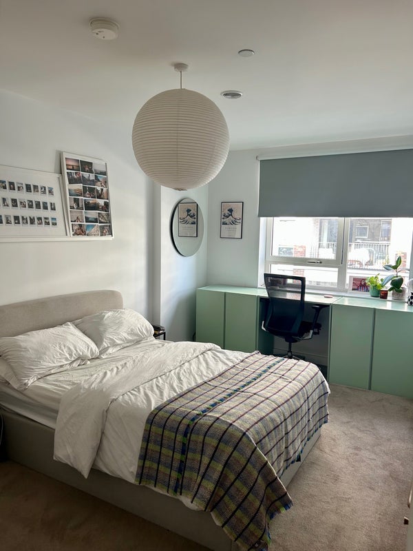 Flat Sayer Street in Greater London