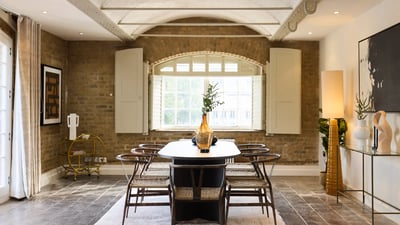 Flat Aintree Street in Greater London