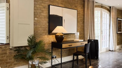 Flat Aintree Street in Greater London