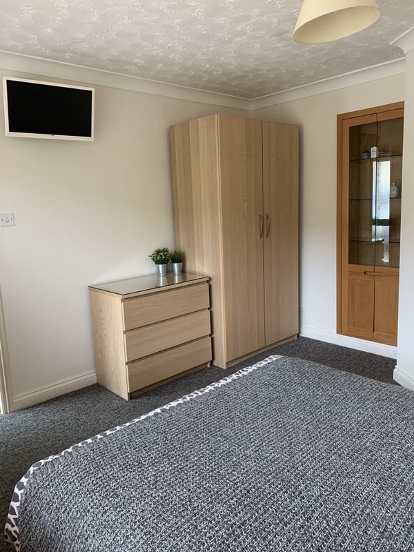 Room Starre Road in West Suffolk