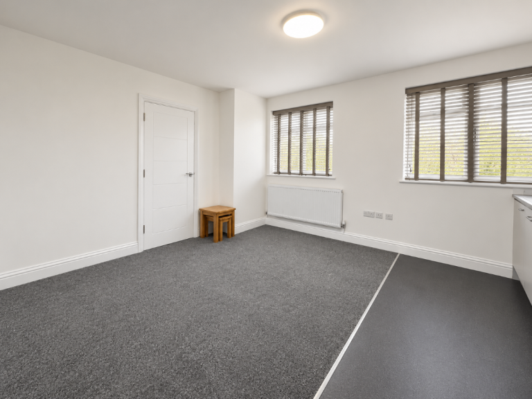 Flat Old Ruislip Road in Greater London
