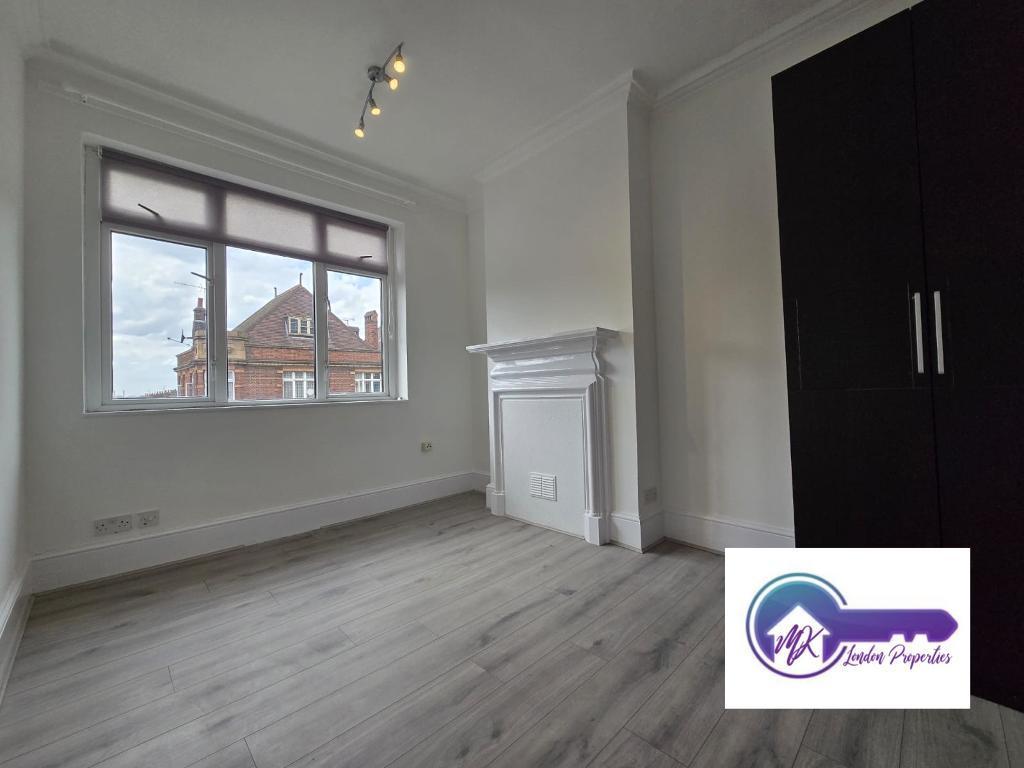 Flat Gratton Terrace in Greater London
