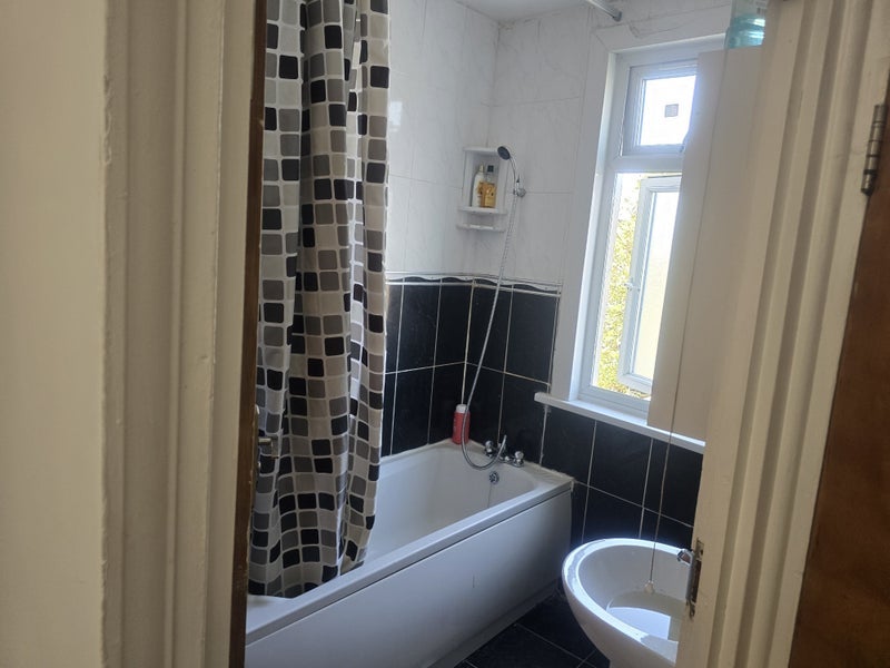 Room Gardner Road in Greater London