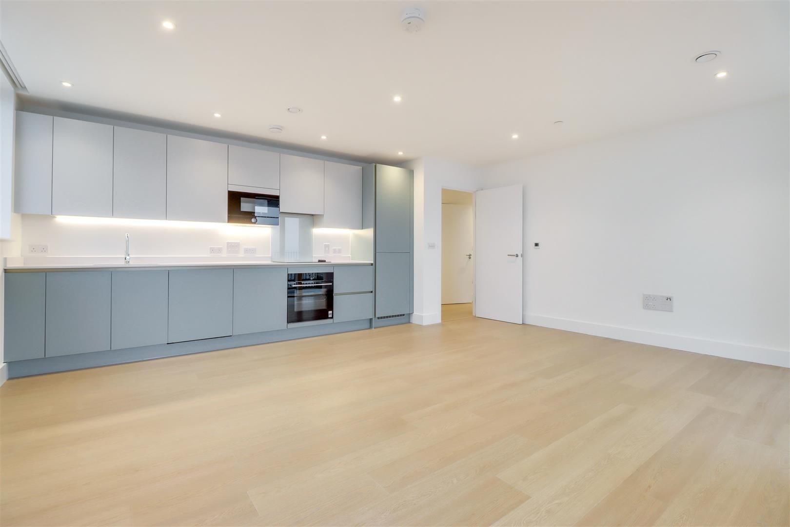 Flat Herne Hill Road in Greater London