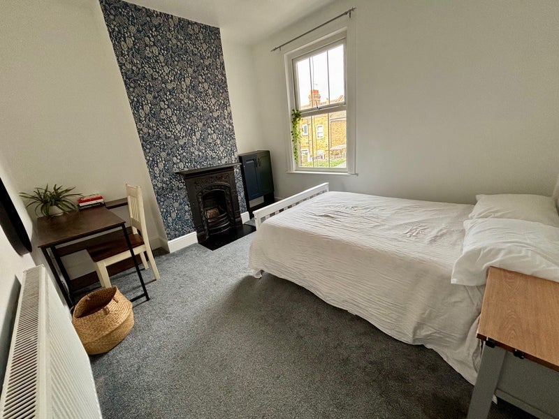Room Farrant Avenue in Greater London