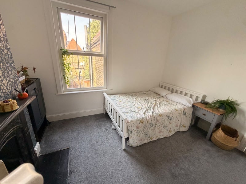 Room Farrant Avenue in Greater London