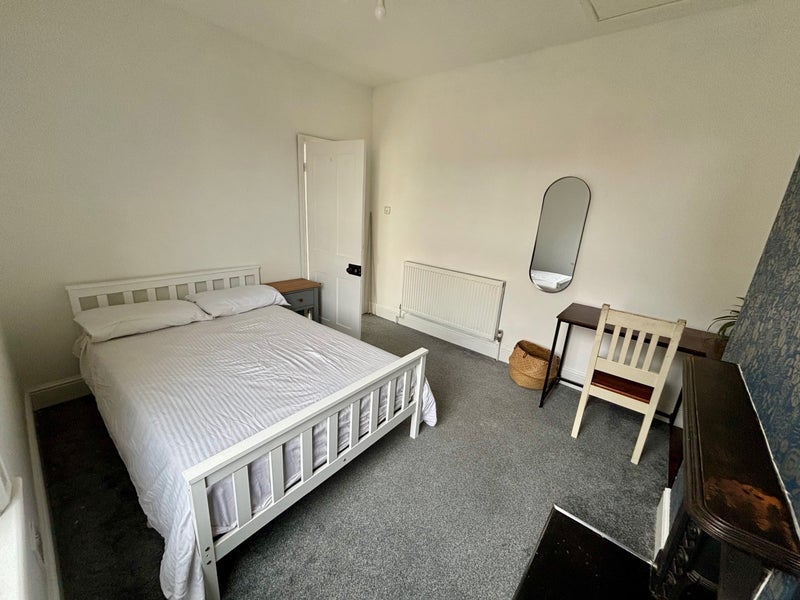 Room Farrant Avenue in Greater London