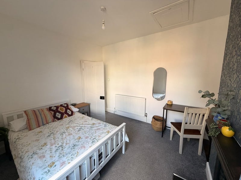 Room Farrant Avenue in Greater London