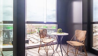 Flat Ponton Road in Greater London
