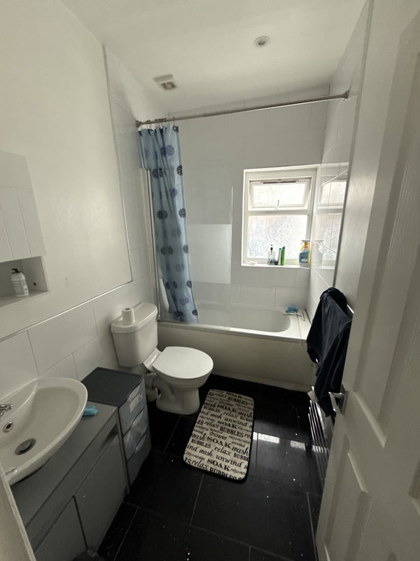 Room Lower Coombe Street in Greater London