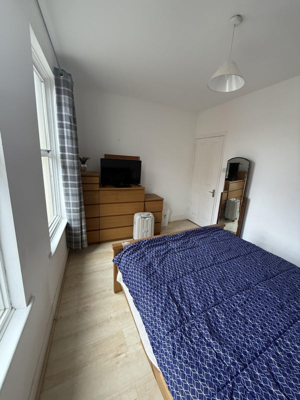 Room Lower Coombe Street in Greater London