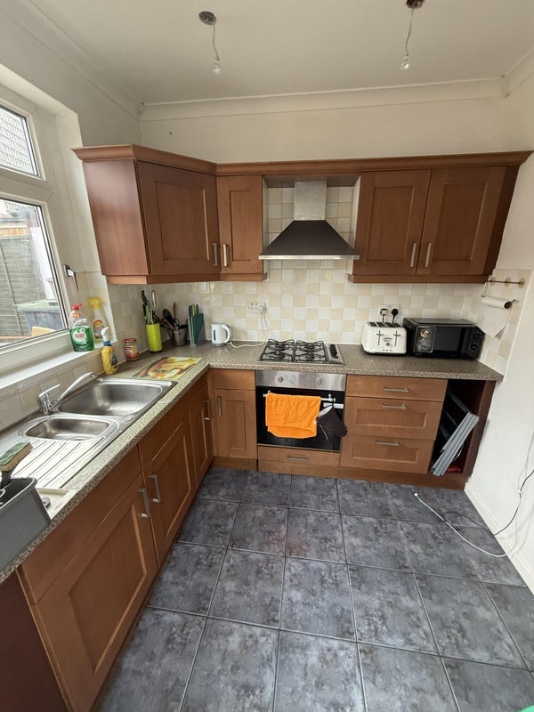 Room Lower Coombe Street in Greater London