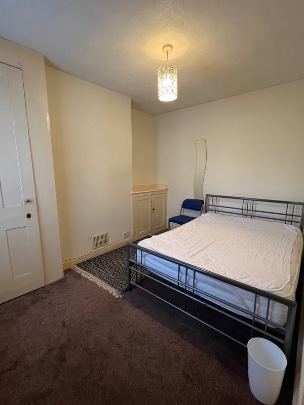 Room Kingsley Road in Maidstone