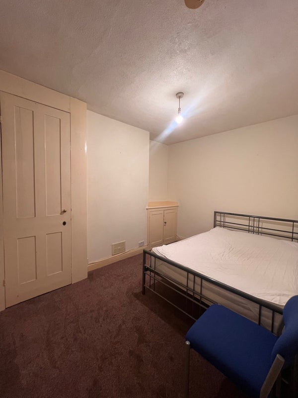 Room Kingsley Road in Maidstone