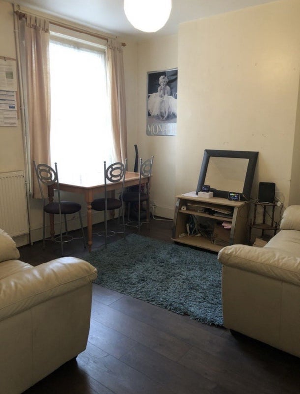 Room Kingsley Road in Maidstone