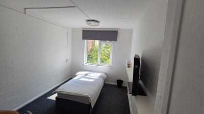 Room Daisy Bank Road in Manchester
