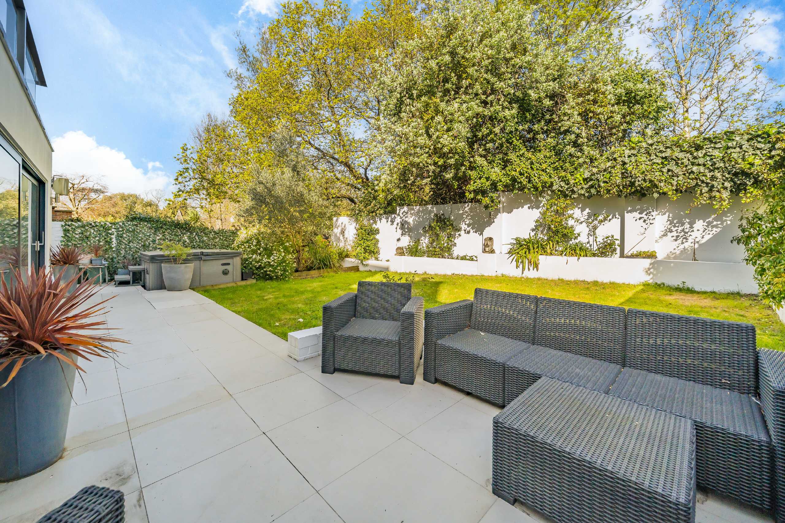 House Hollies Close in Greater London