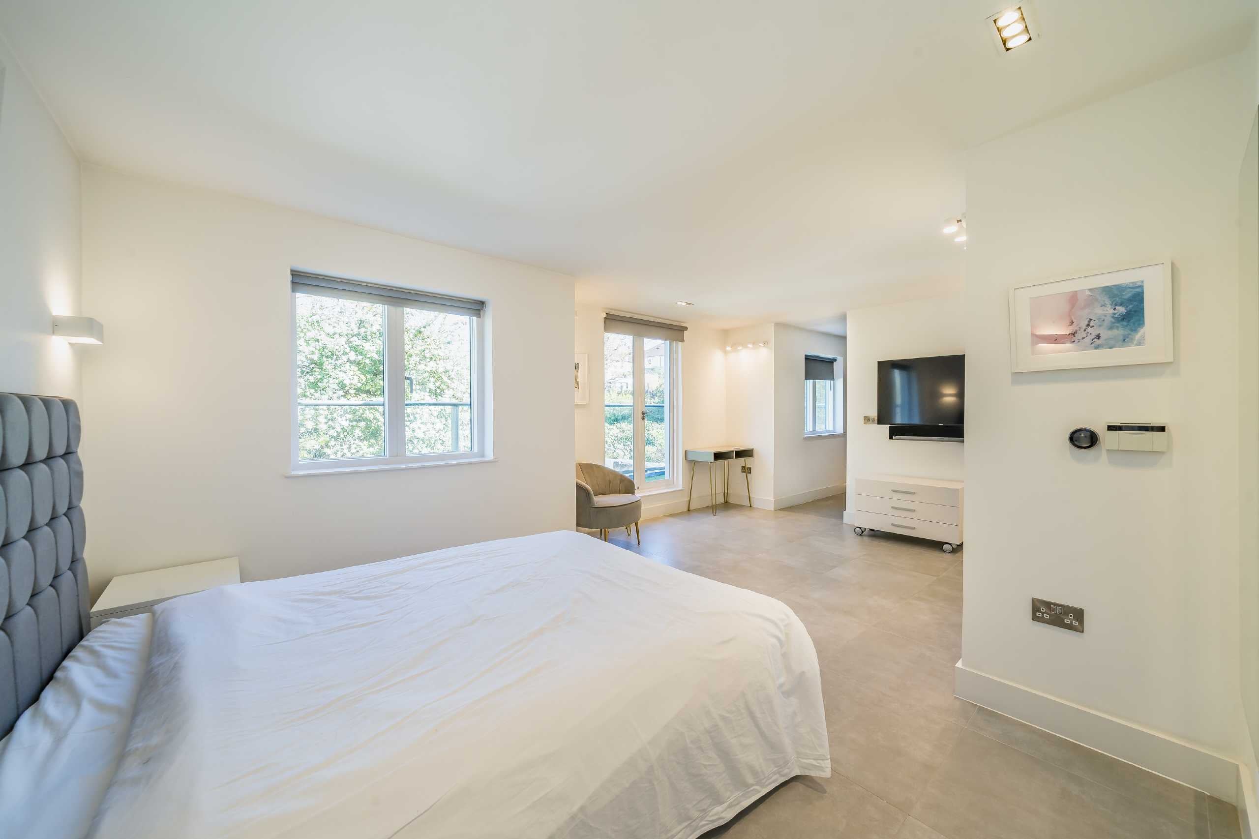 House Hollies Close in Greater London