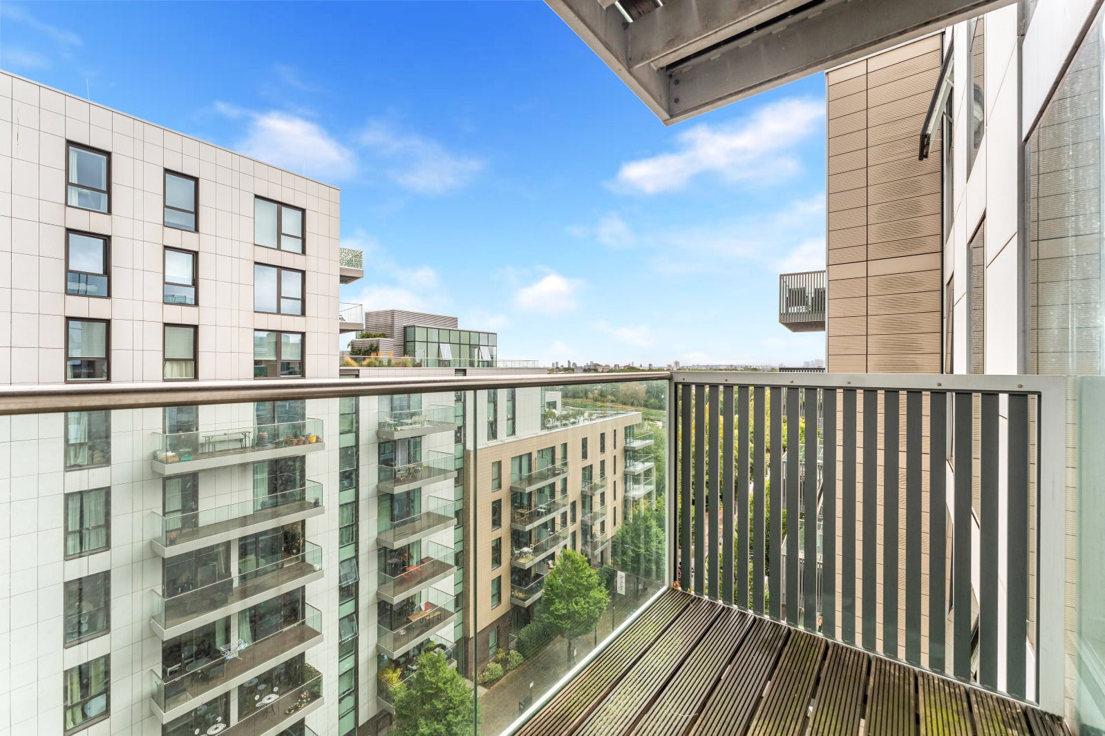 Flat Woodberry Grove in Greater London