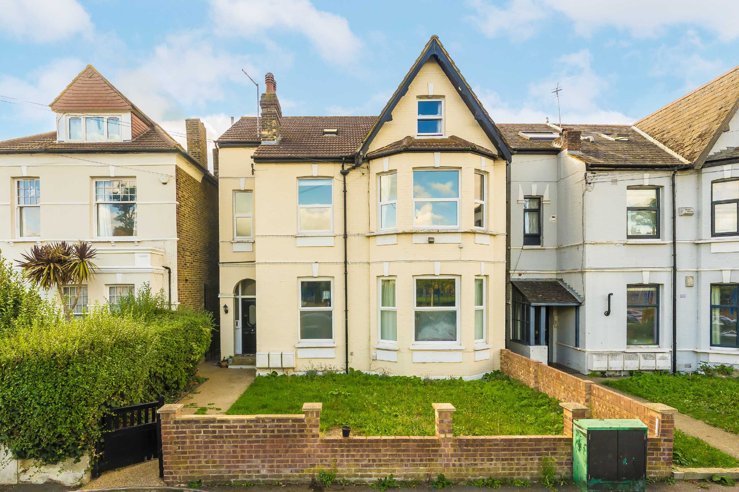 Flat Buckleigh Road in Greater London