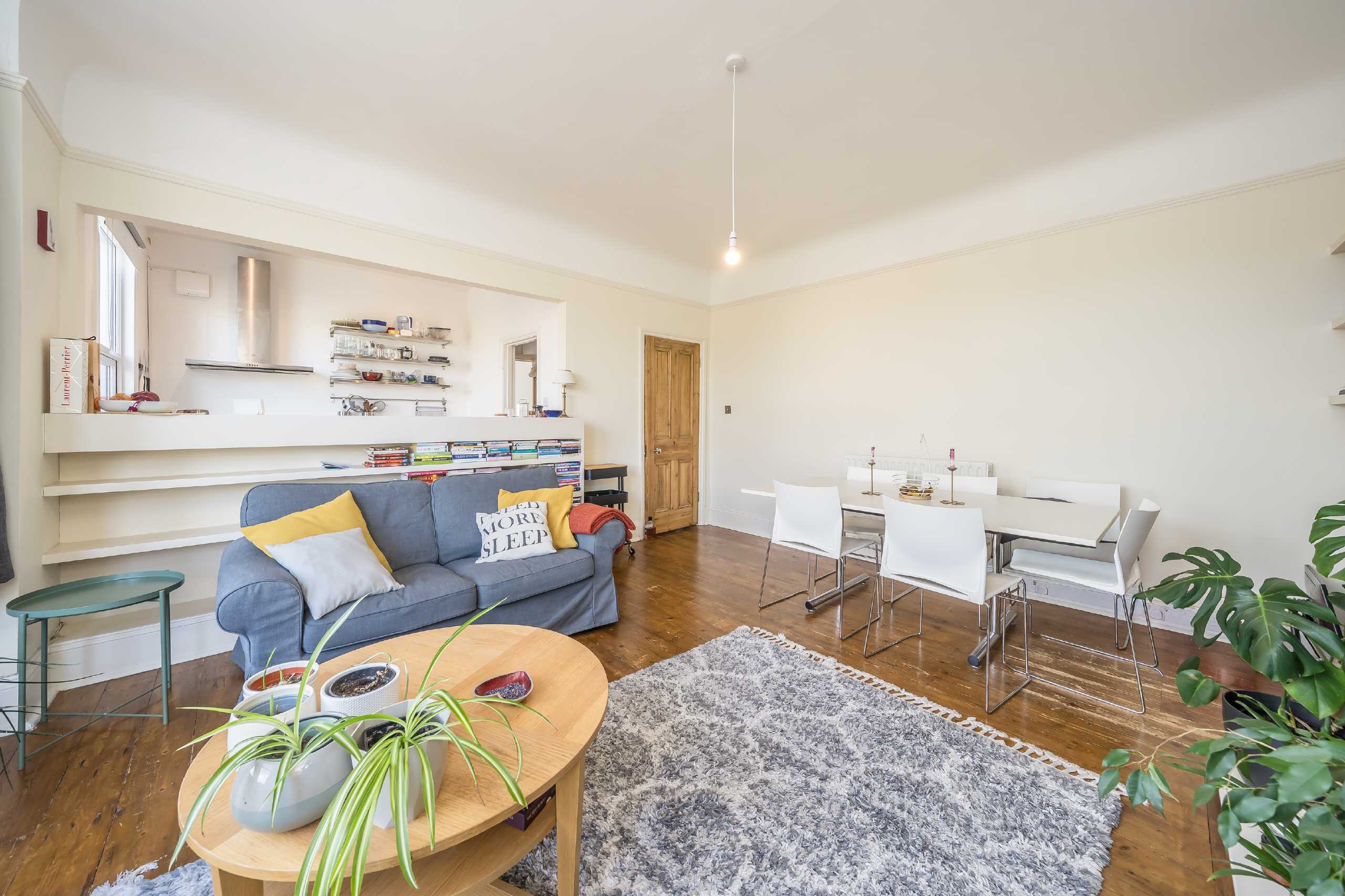 Flat Buckleigh Road in Greater London