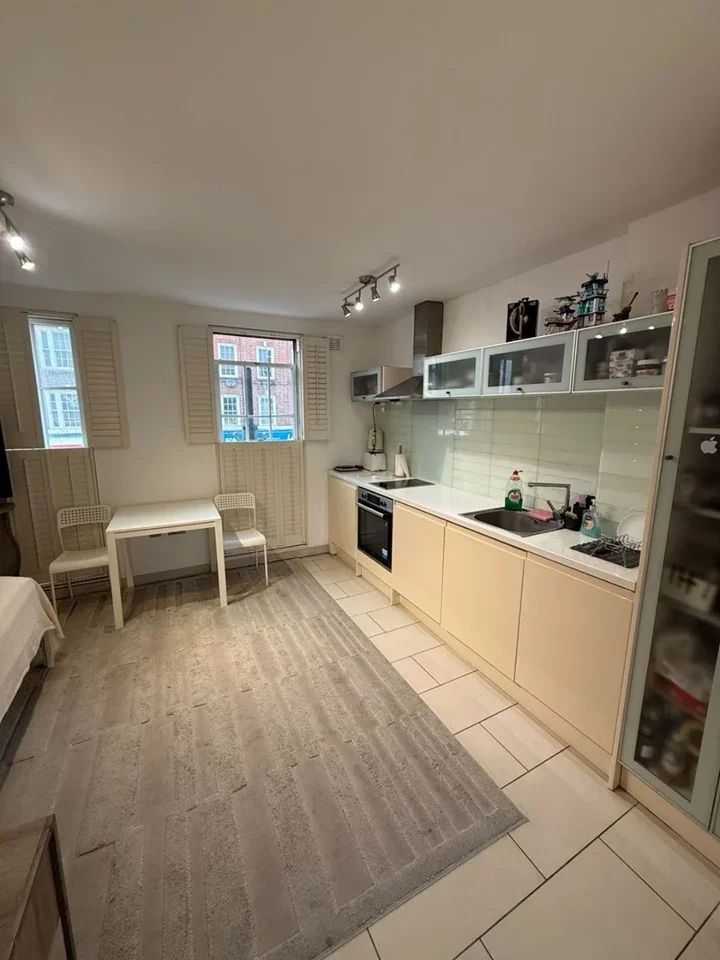 Flat Greenland Place in Greater London