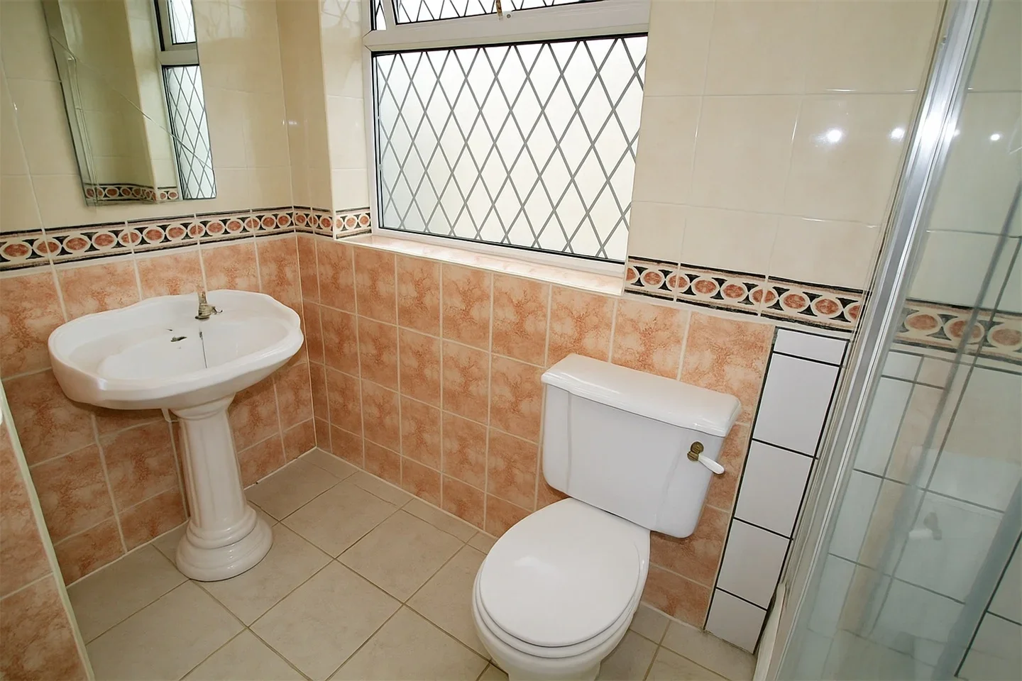 Room Harrowdene Road in Greater London