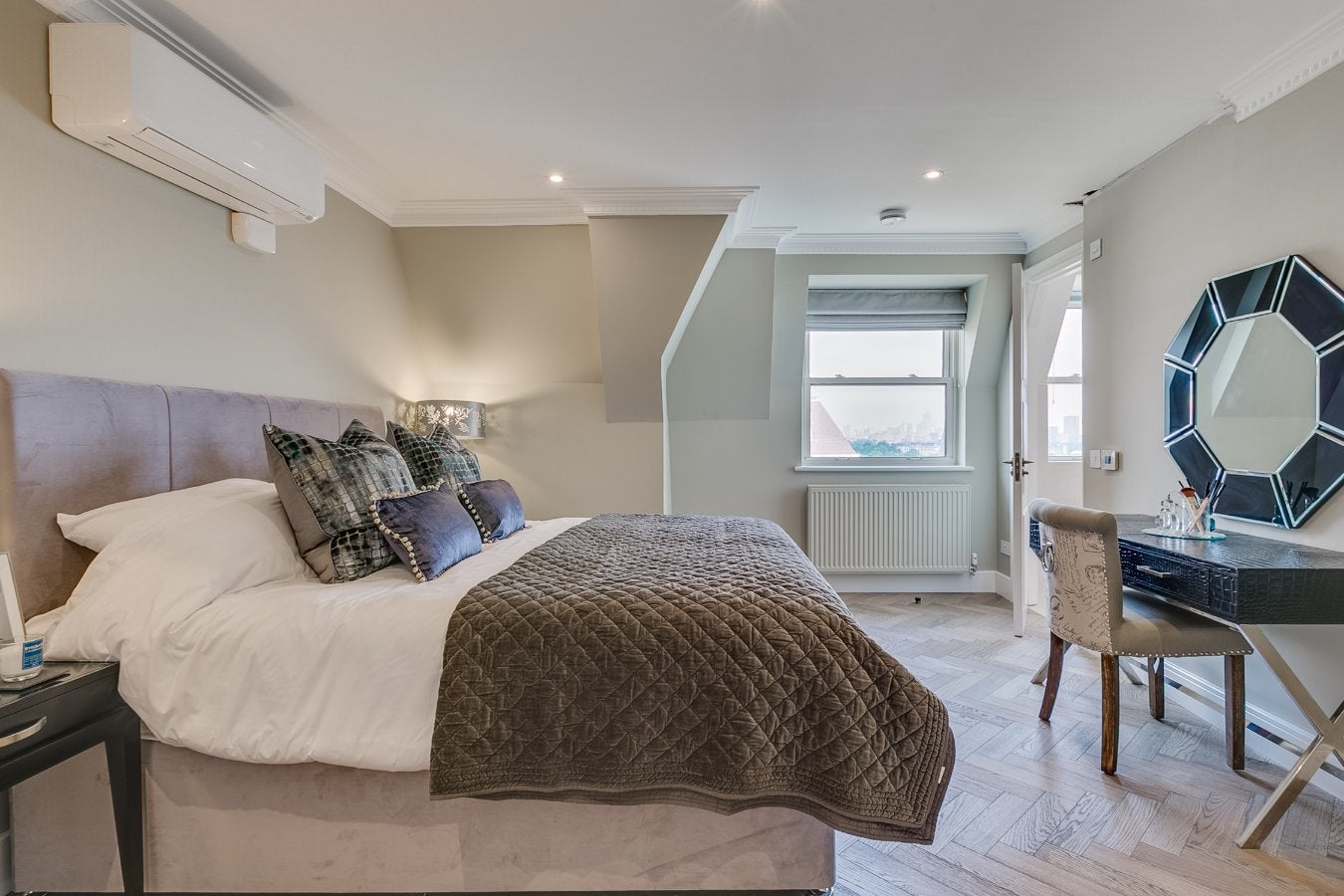 Flat Boydell Court in Greater London