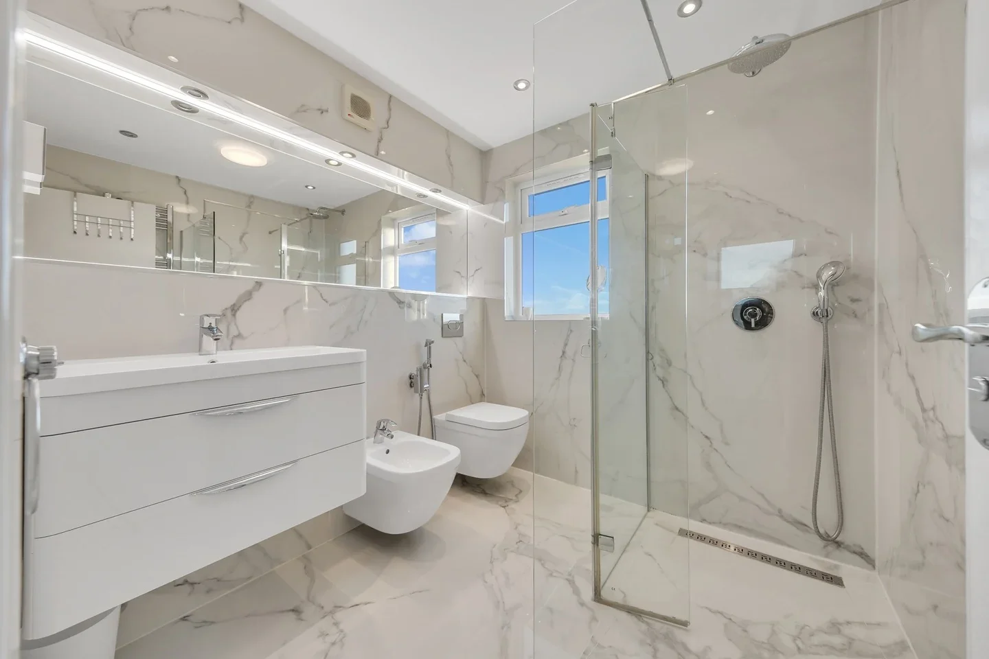 House Herent Drive in Greater London